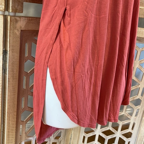 Hi-Low Tunic Length Top - Picture 5 of 11